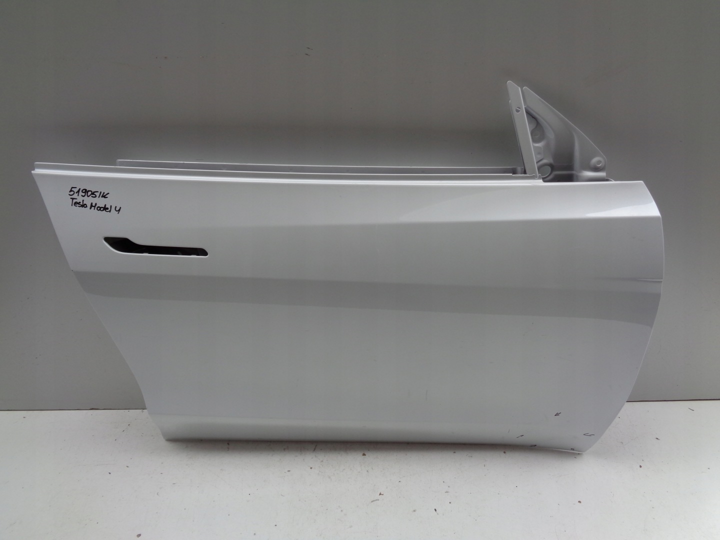 door right front TESLA MODEL Y NR 51905