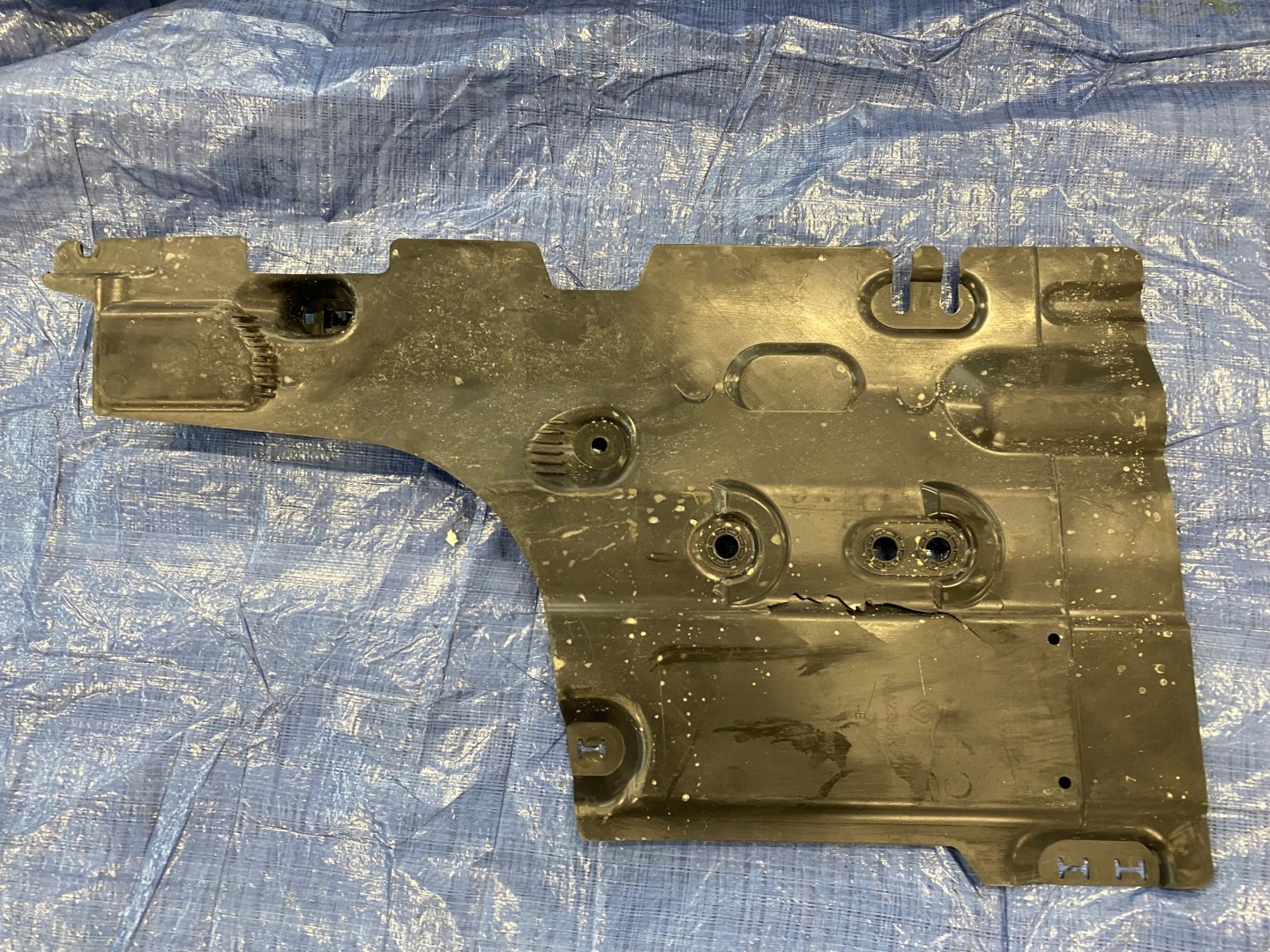 Logan III Blende Abdeckung abdeckung Unterfahrschutz 748A23354R