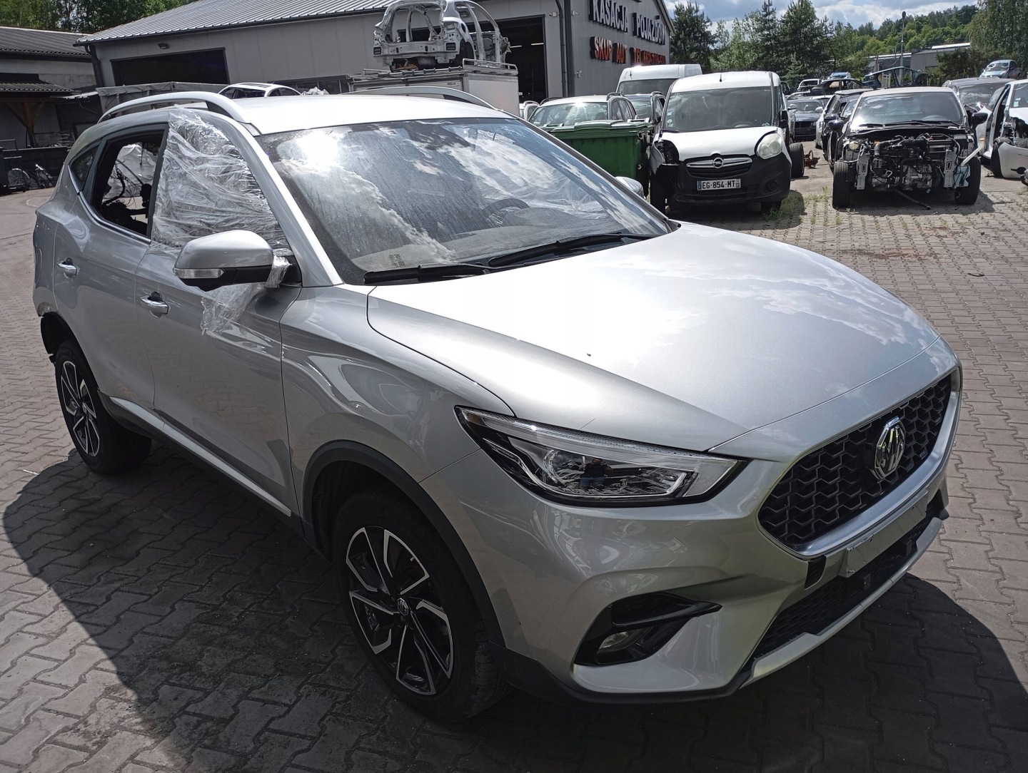 MG ZS 1 and AZS1 2017- door front front right silver 5MBC
