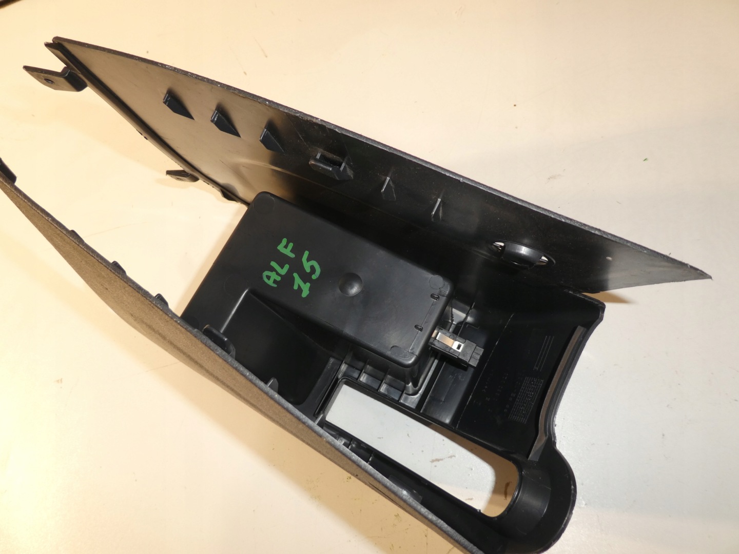 tunnel console central VW GOLF plus 5M0863323T
