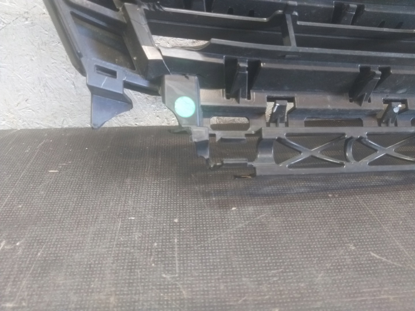 Grille VW CADDY 10-15 1T0853651BQ