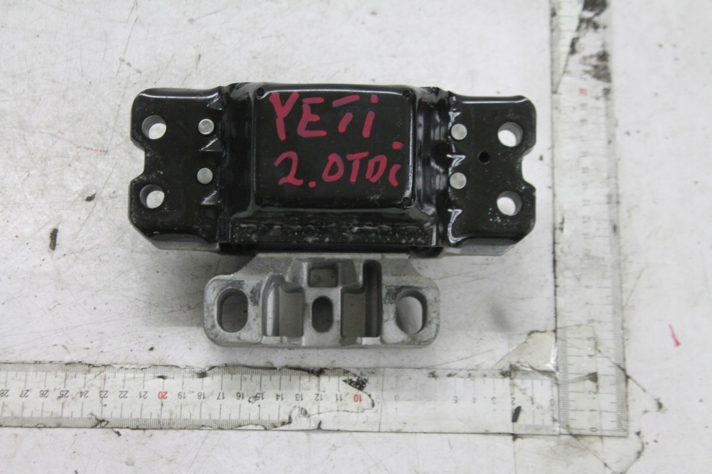 holder engine mount SKODA YETI 2.0 TDI 09-12