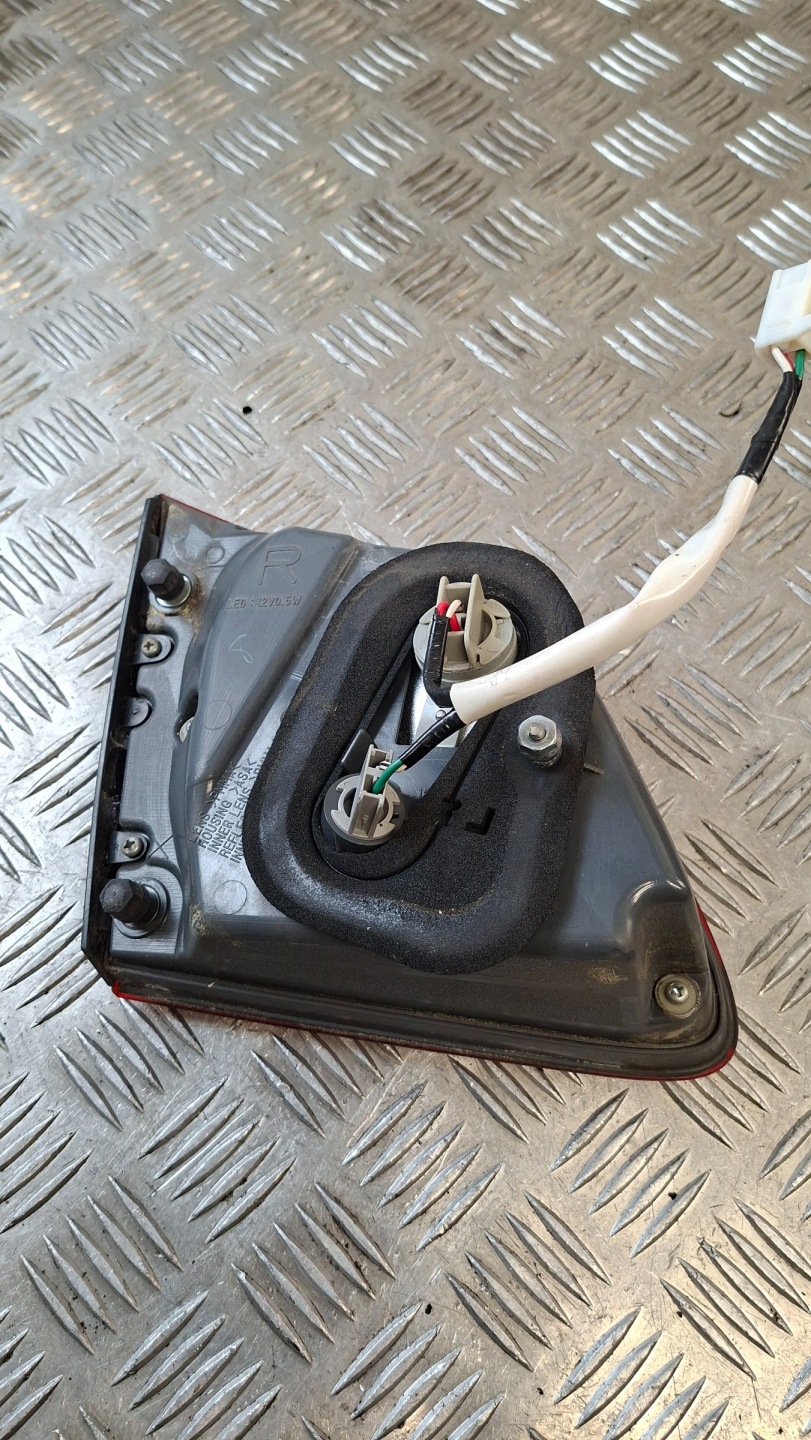 light to the bonnet right rear part LEXUS GS300
