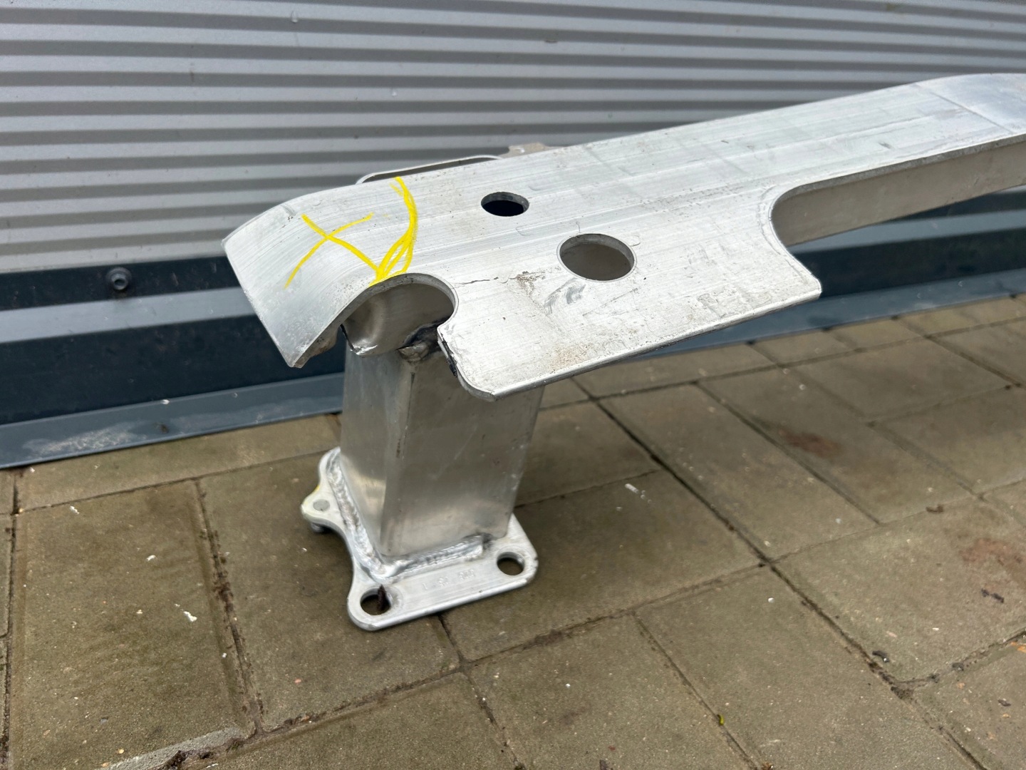 Opel Mokka B Peugeot 2008 Citroen C4 sider front below bumper