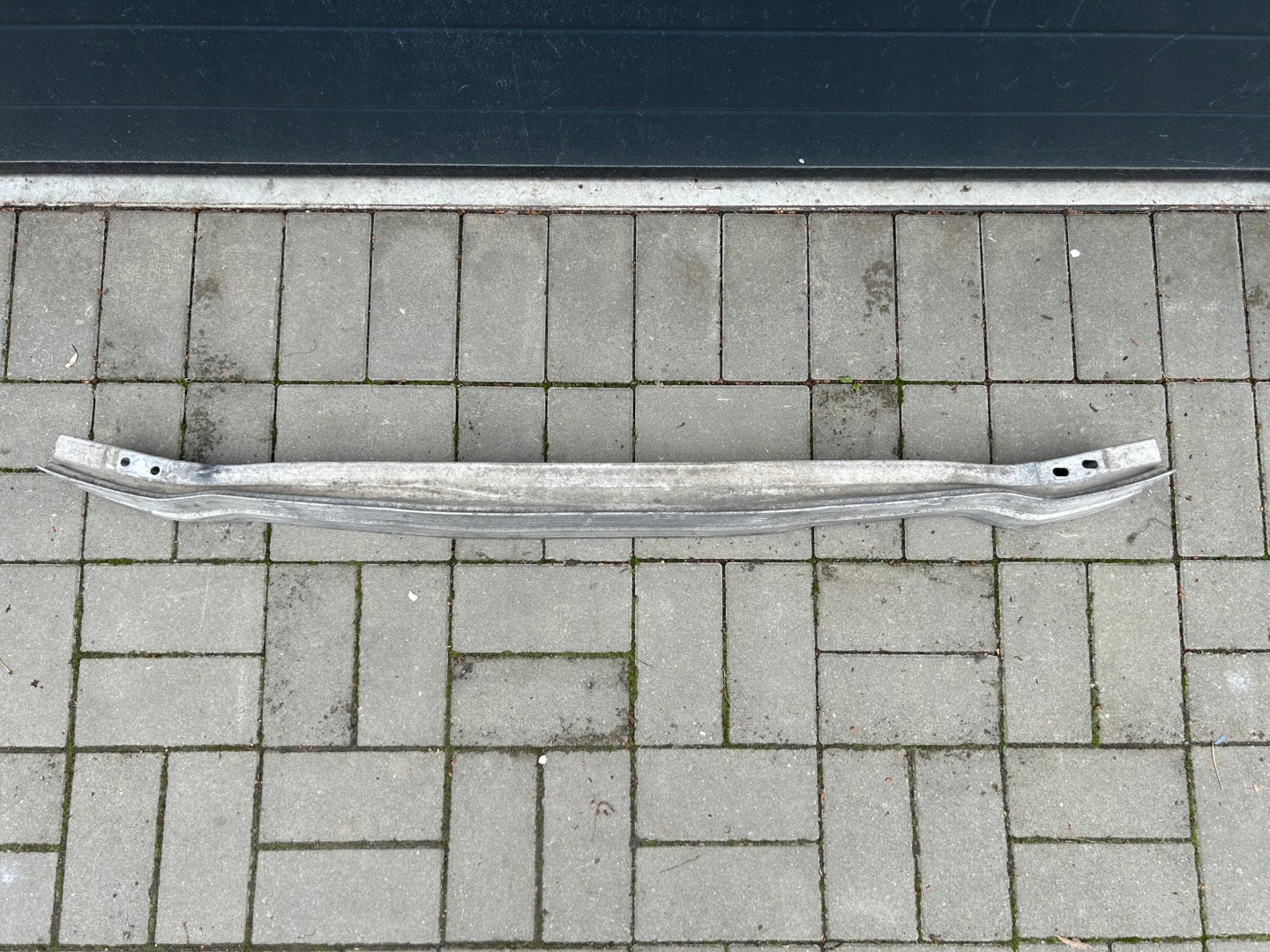 Audi Q5 8R sider pillar of a bumper front