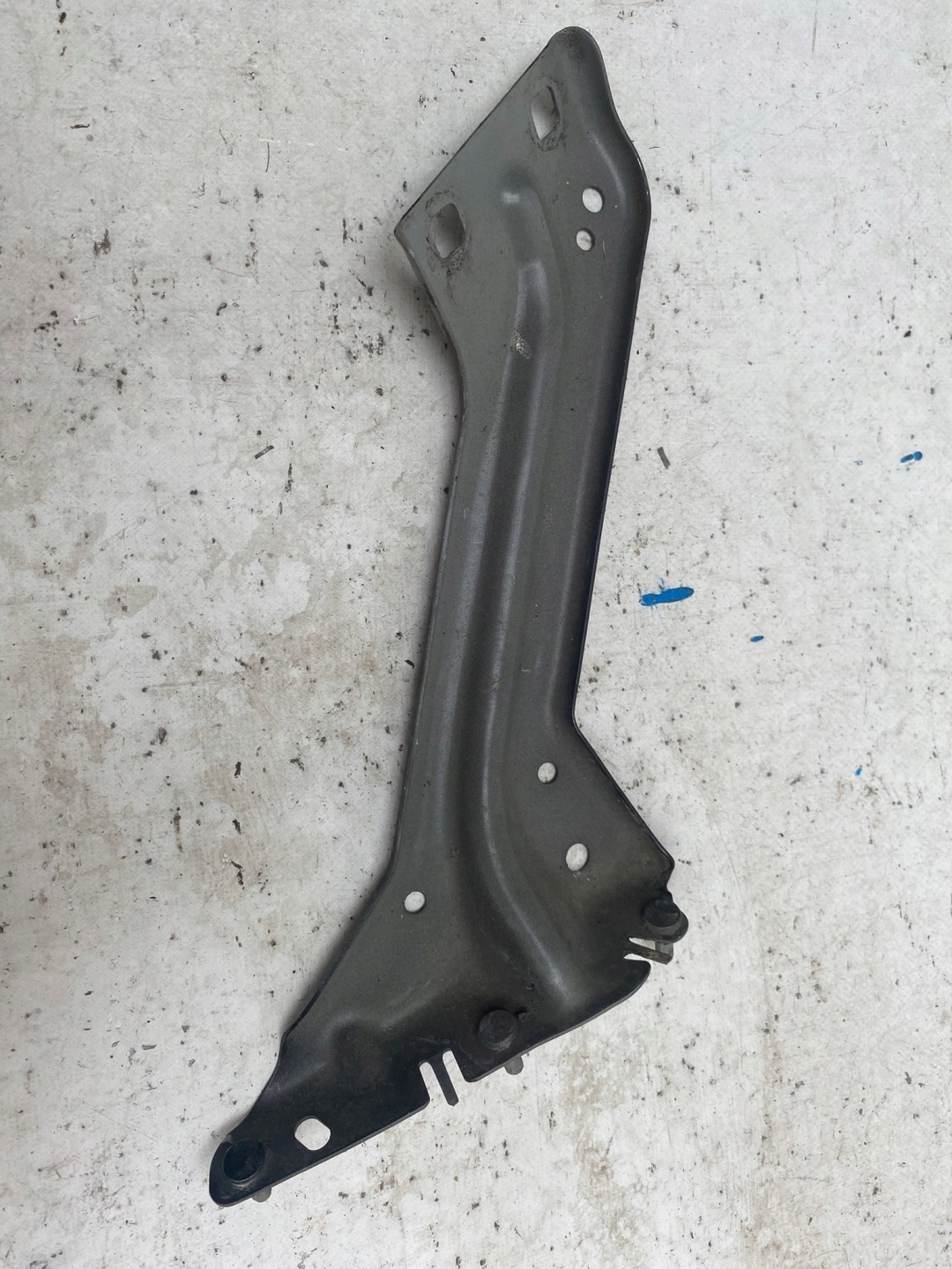 AUDI Q5 8R0 08- Support plaque Aile Gauche 8R0821135