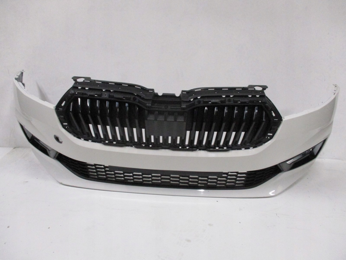 bumper front Skoda Fabia 21R below RADAR