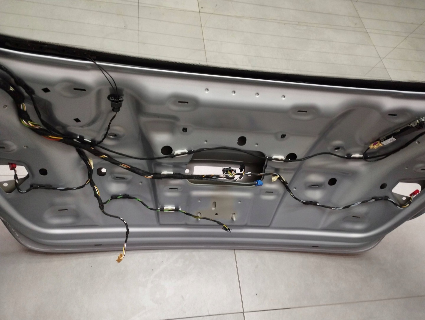 Audi A7 4G 2016 boot door window LZ7G