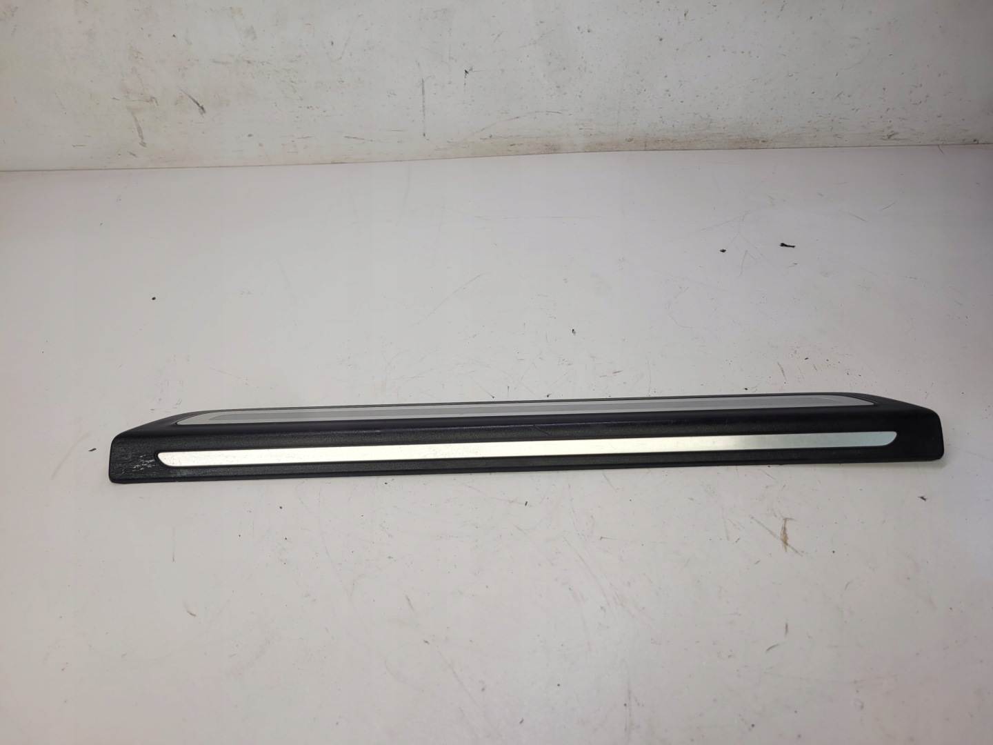 lišta prahová pravý předek Q5 8R 8R0853374
