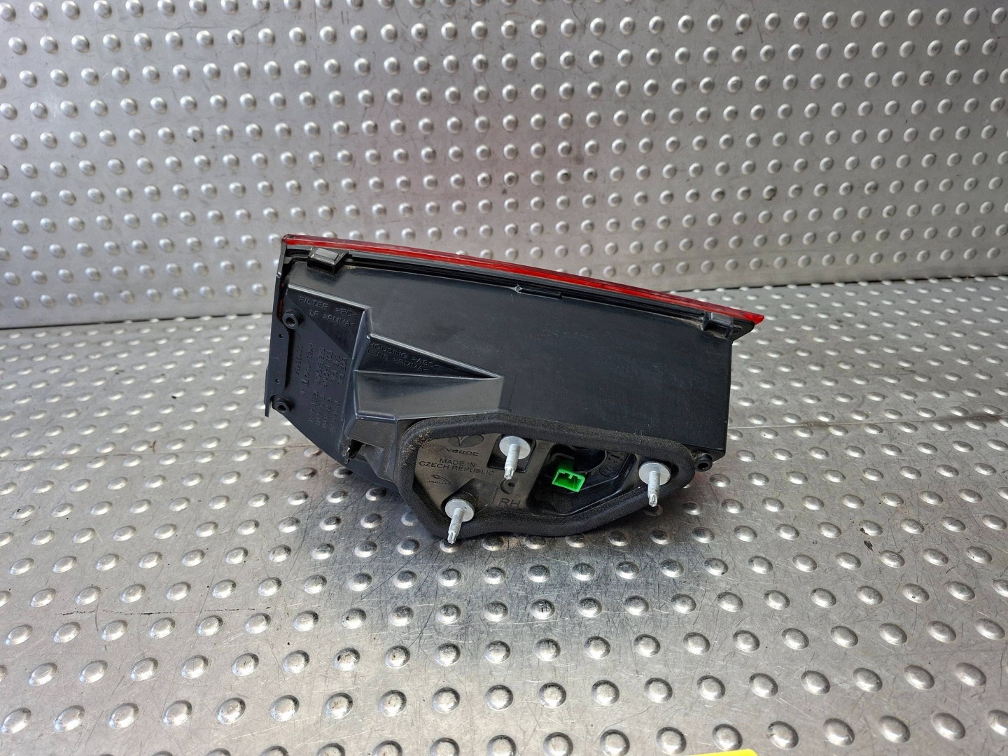 light rear part to the bonnet right JAGUAR F-PACE X761 16- EU