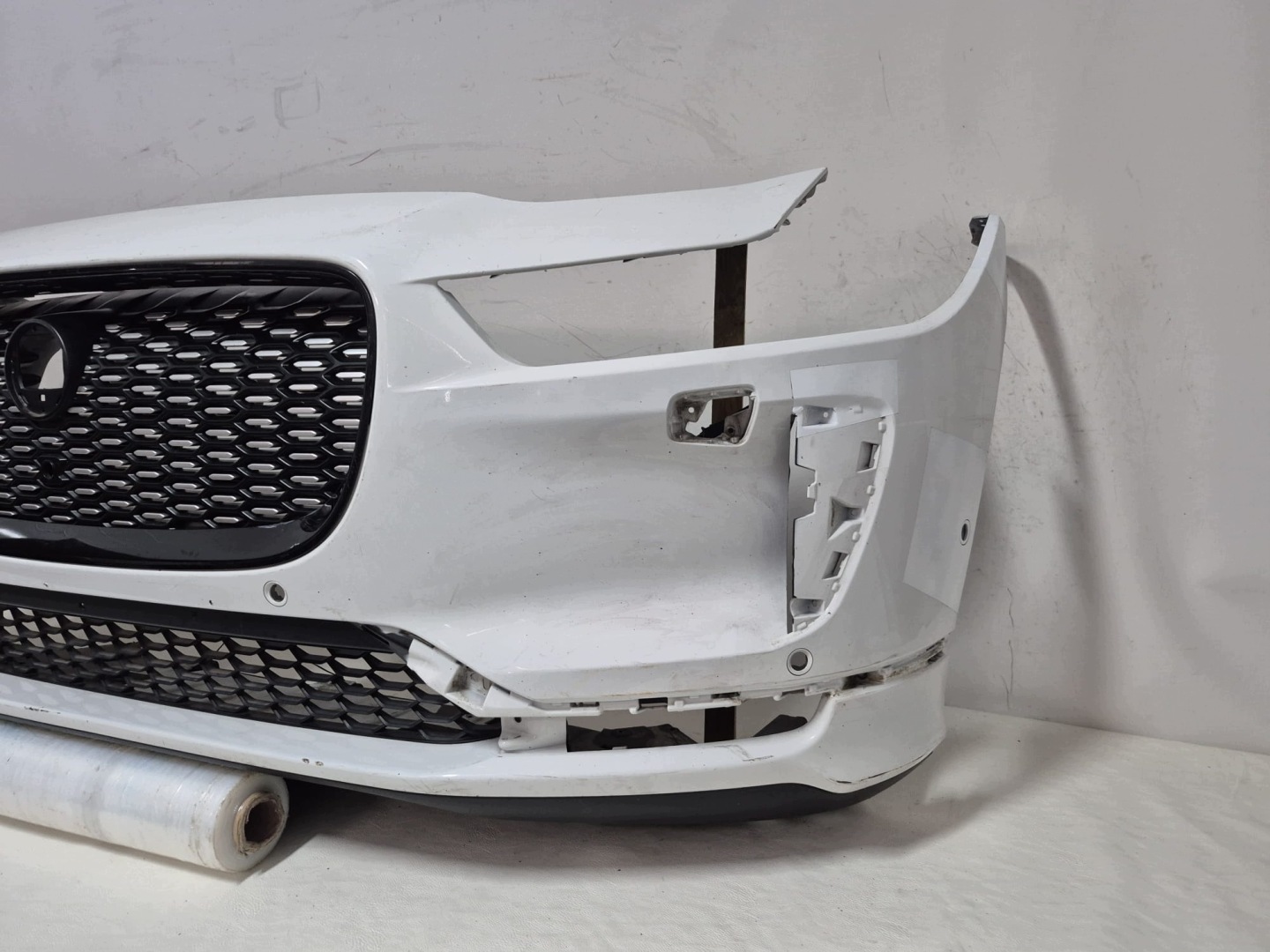 JAGUAR and-PACE X590 18- bumper front front PDC SPR J9D3-17F003-A
