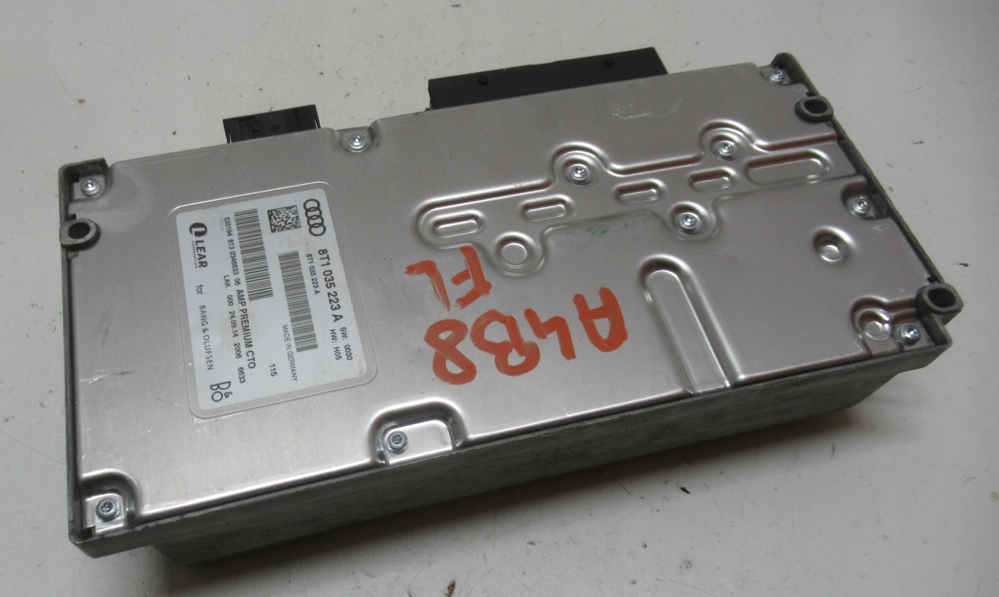 AUDI A4 B8 FL 14R amplifier bang OLUFSEN 8T1035223A
