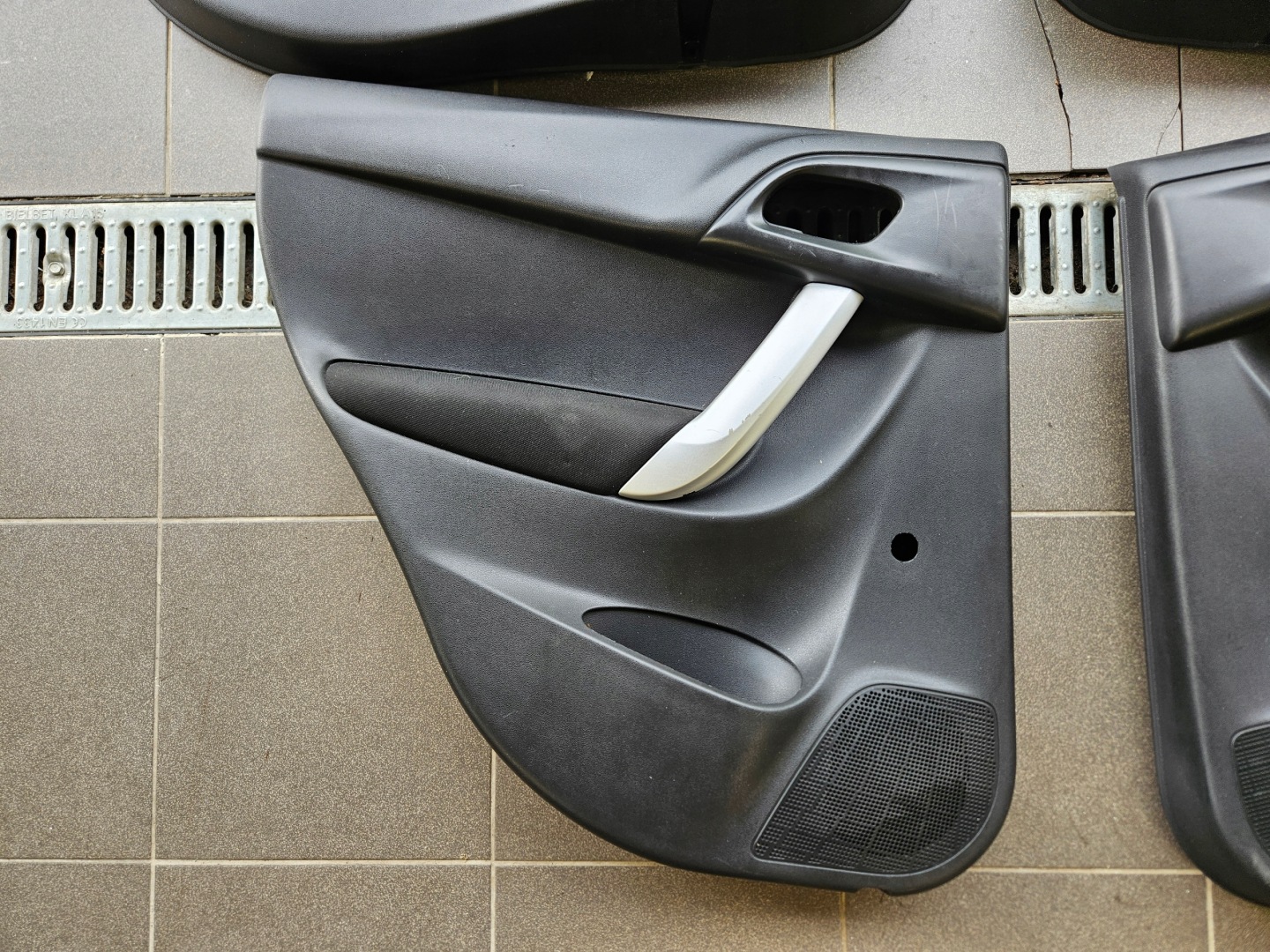 upholstery side for door CITROEN C3 II 2010