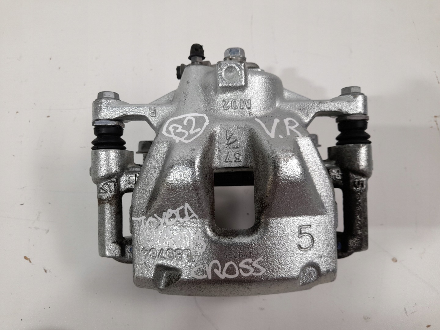TOYOTA YARIS CROSS caliper front right L89764 (B2)
