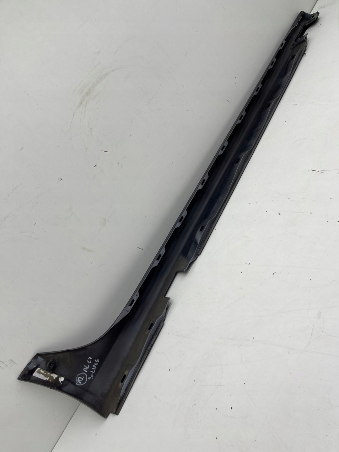 AUDI A6 C7 moulding cap of the threshold threshold left colour LZ9Y black