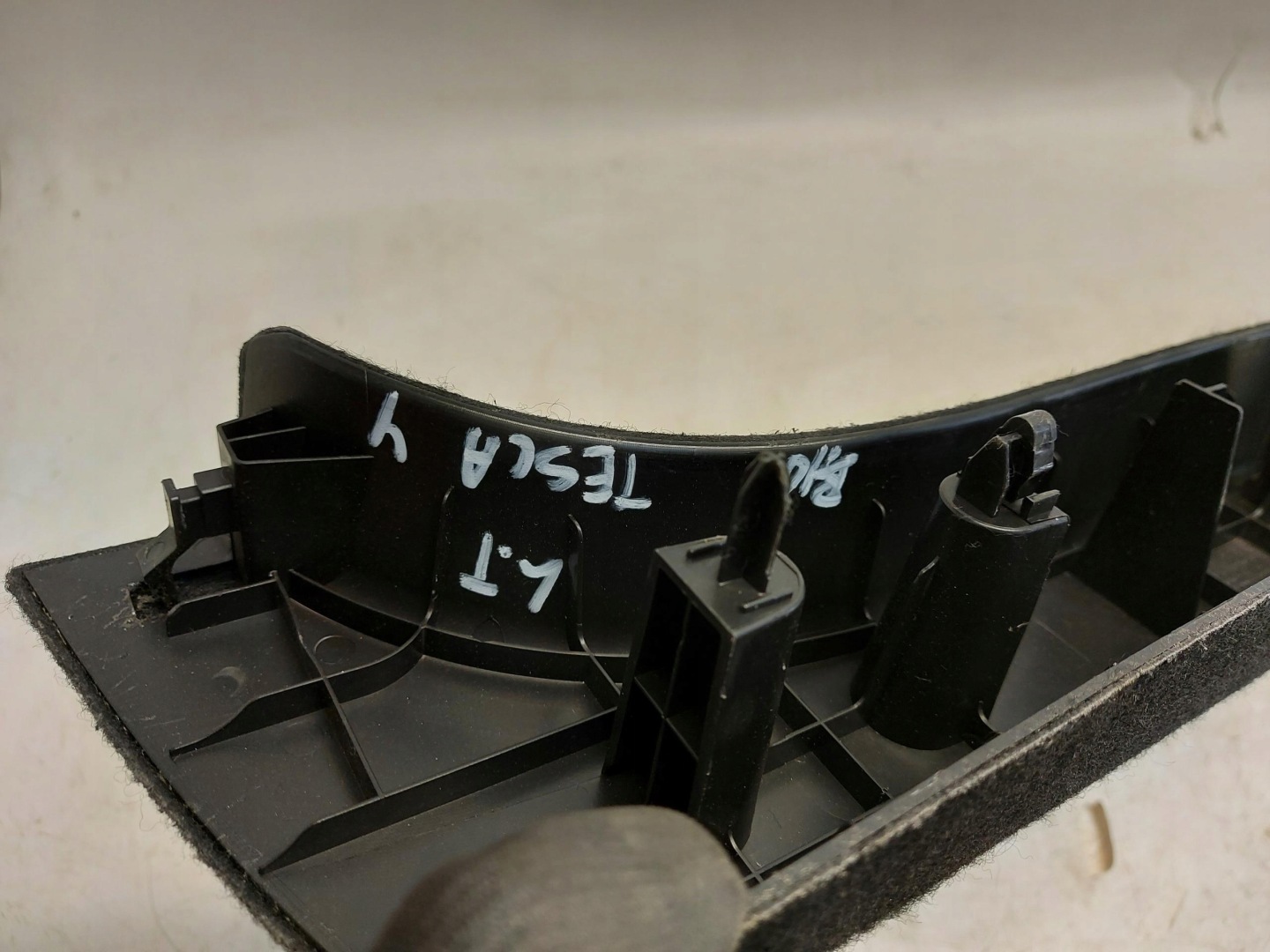 TESLA MODEL Y 2 moulding cover boot left rear part