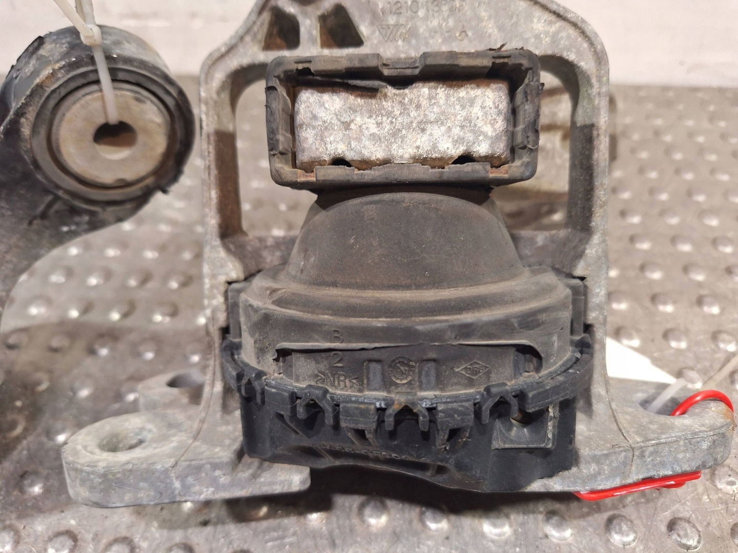 holder engine mount 112101360R RENAULT TRAFIC III VIVARO B 1.6 DCI 14