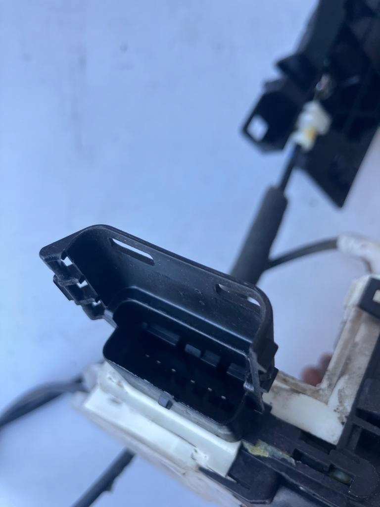 lock door left front C3 II PSA732306 5D