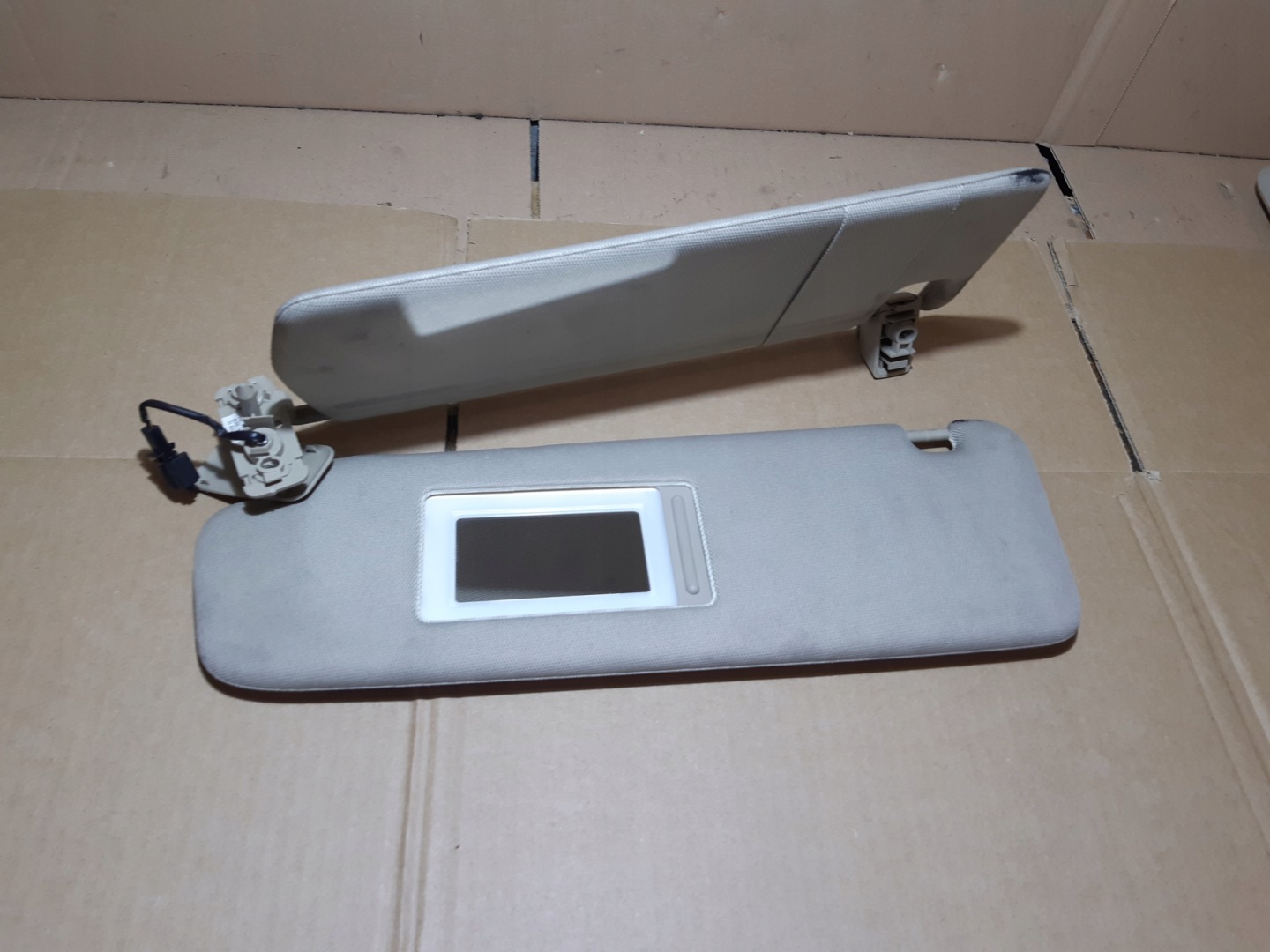 AUDI Q7 4L cover PRZECIWSLONECZNA visor visor left left 4L0857551B
