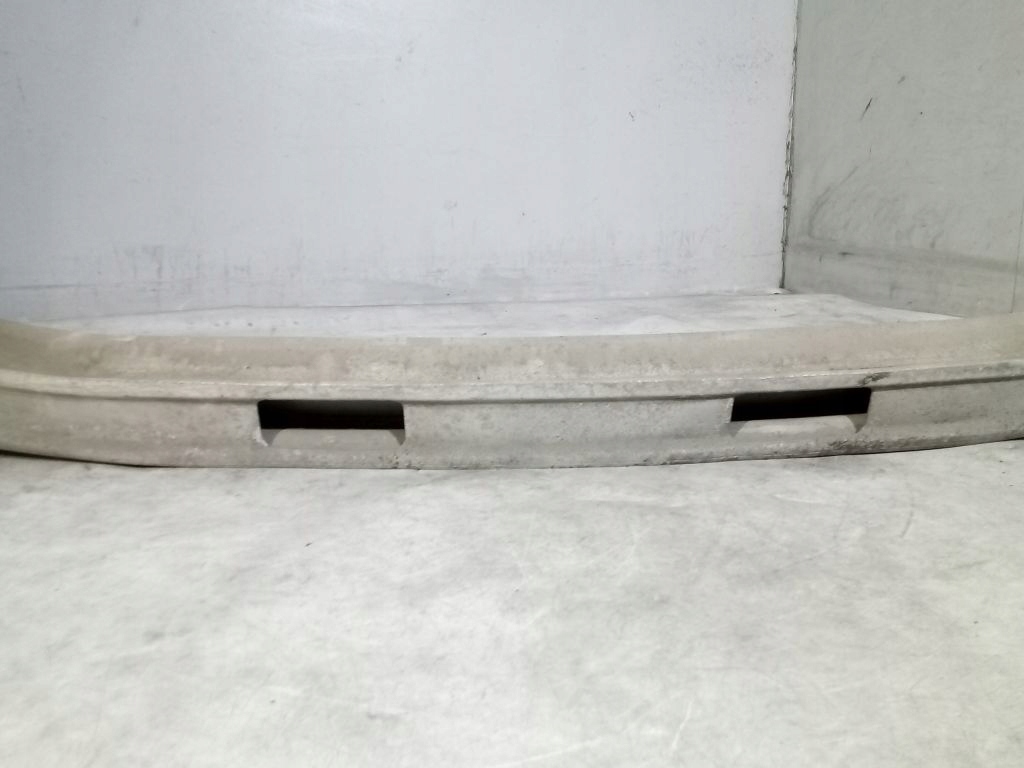 Peugeot 5008 and 1 sider below bumper rear part