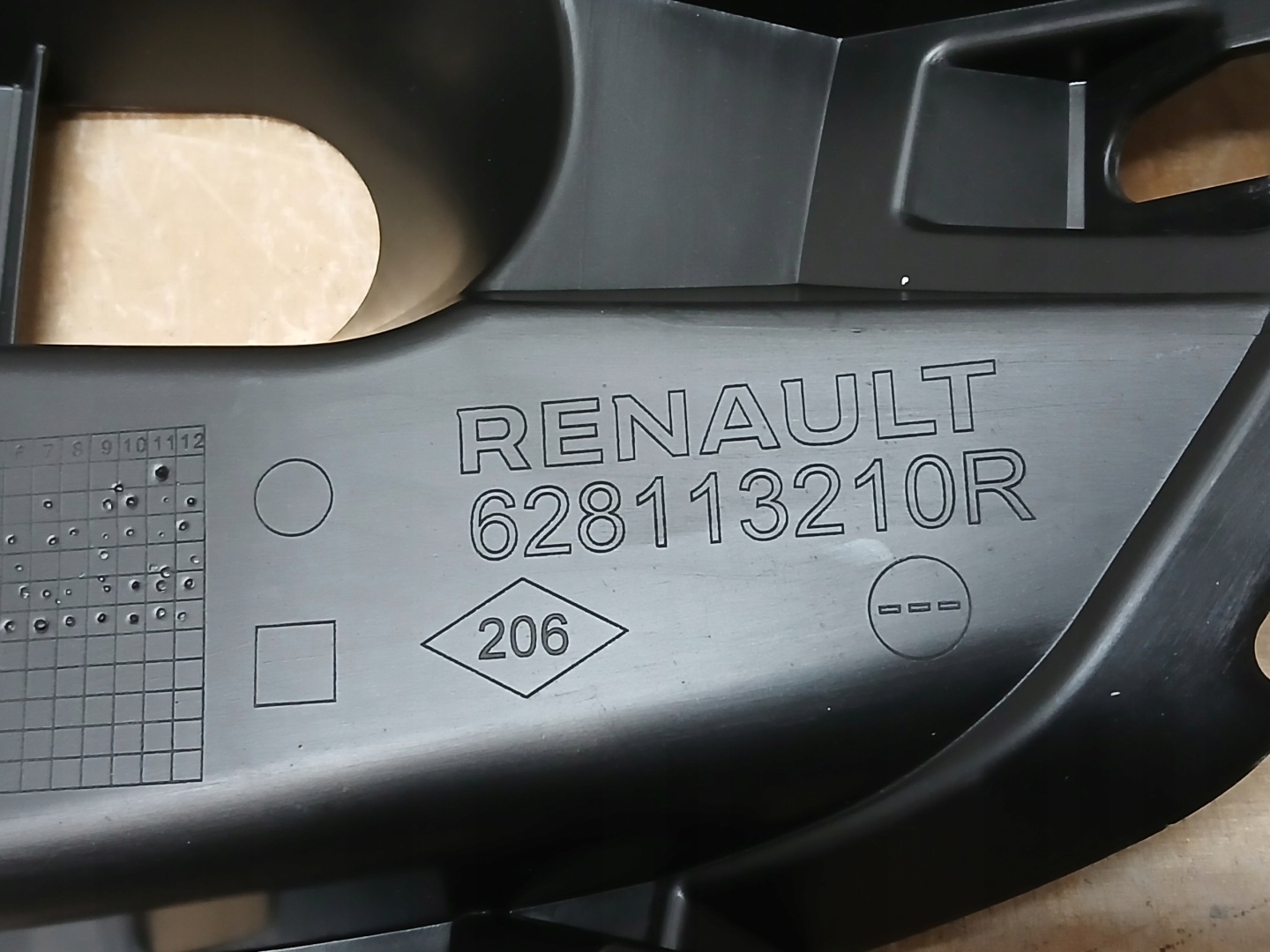 bumper front grid left RENAULT CAPTUR II 2 628108507R 628113210R