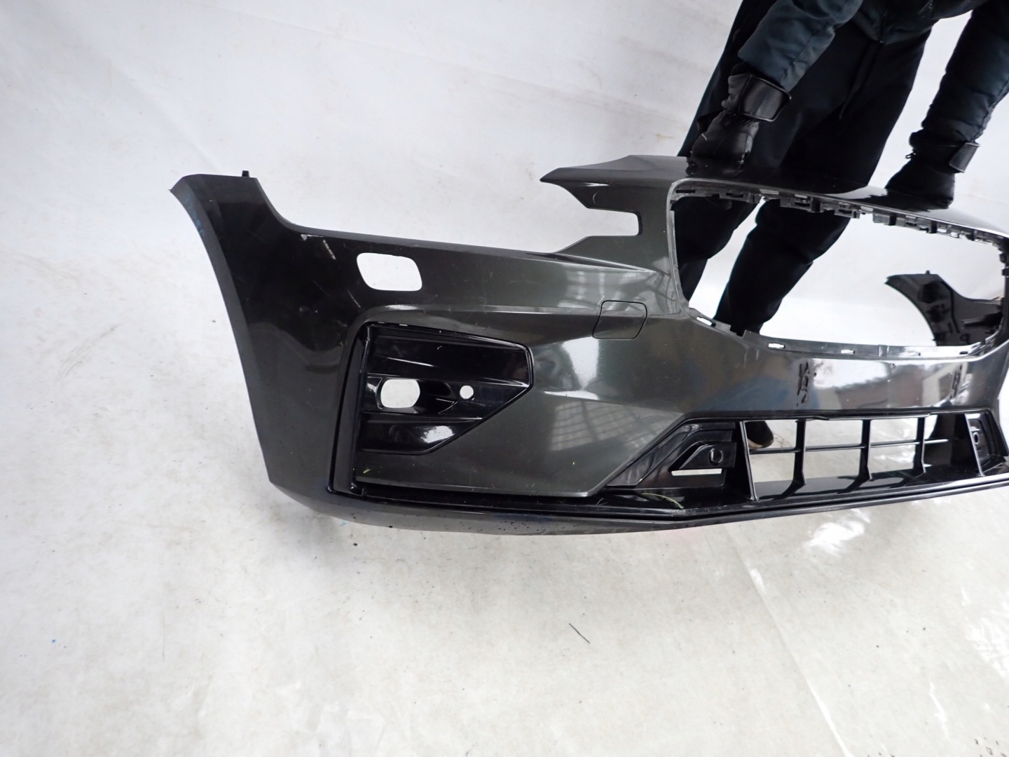 VOLVO V60 II 2 R-design 18- bumper front front PDC SPR 31690530