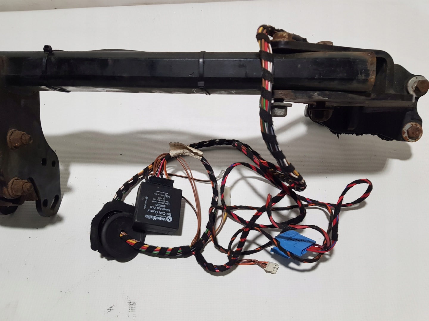 tow MERCEDES W205 sedan WESTFALIA module