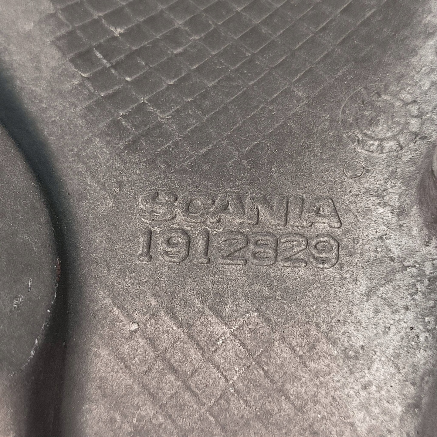 bracket 1912829 SCANIA R490