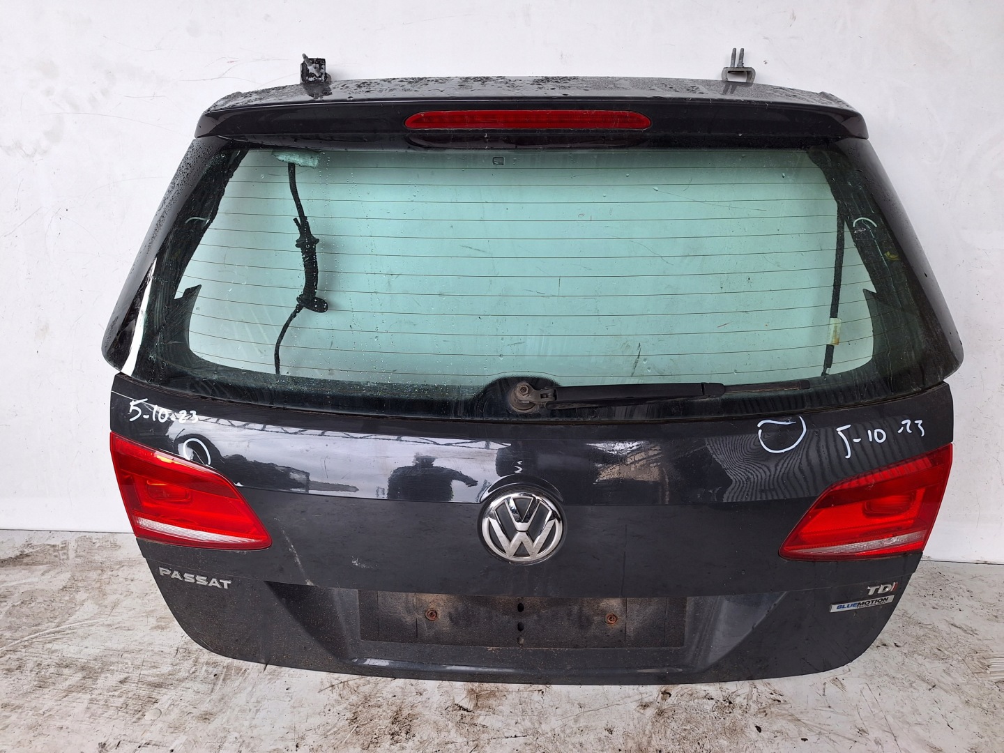 VOLKSWAGEN PASSAT B7 10-14 boot door