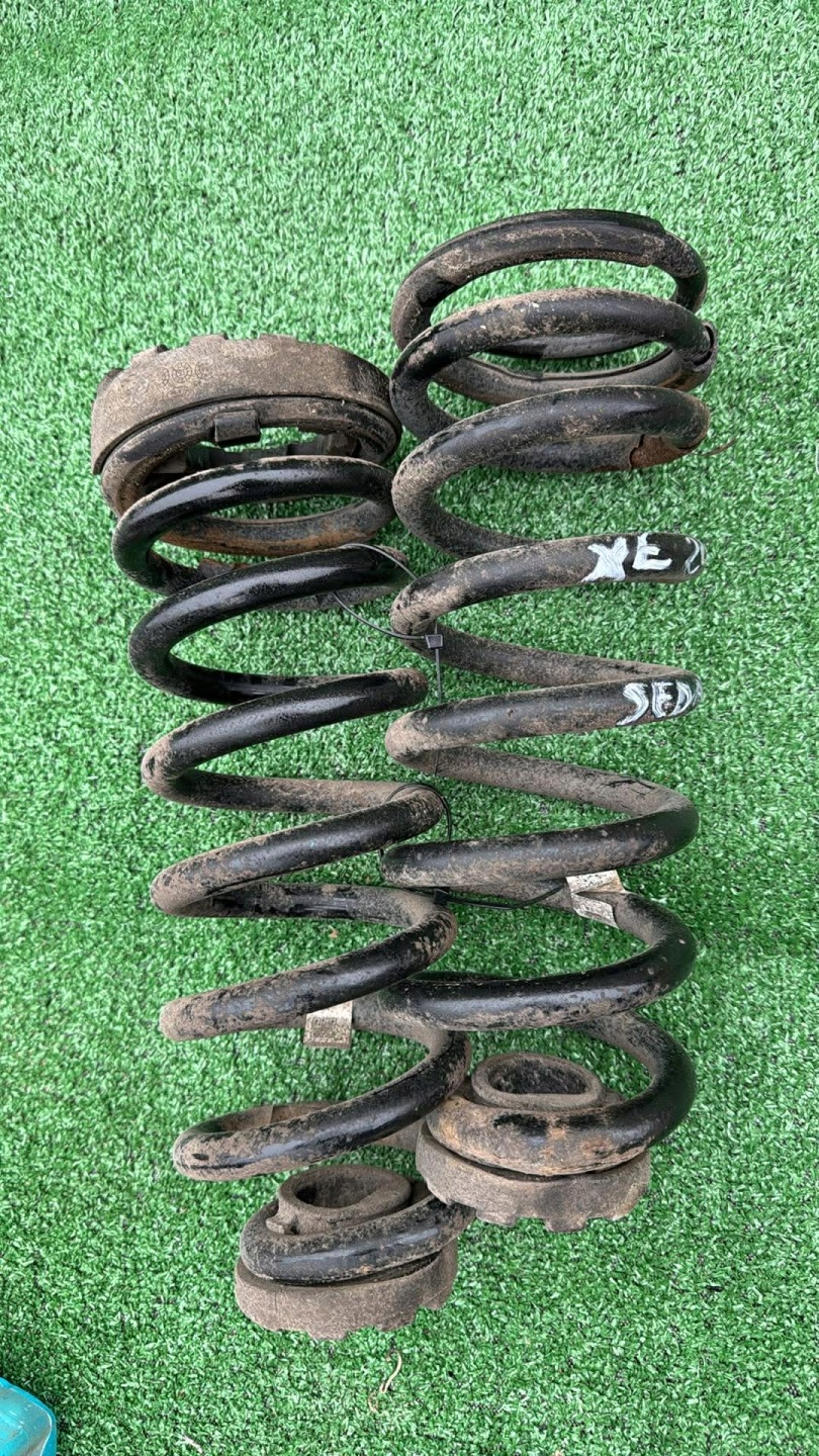 JAGUAR XE X760 springs springing rear part rear. spring left right KOMPLET