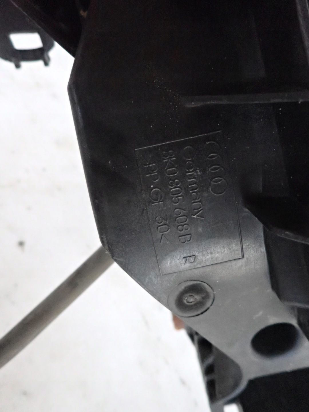 AUDI A4 B8 LIFT 11-15 holder support lights right front 8K0805608B