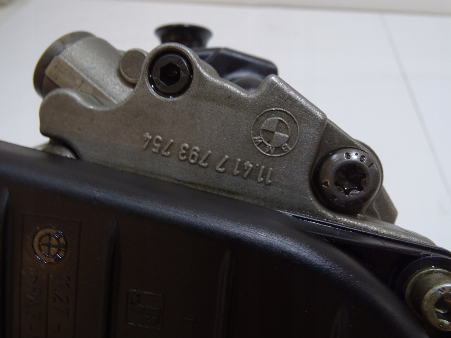 Pompa olio motore BMW E60 E61 2.0 D 7793754