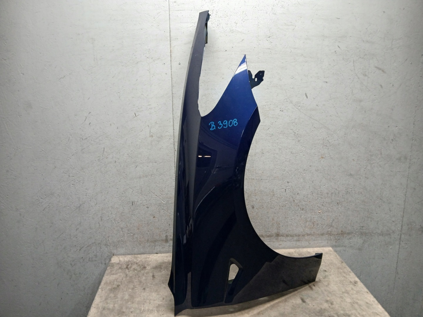 fender front right TESLA III 3