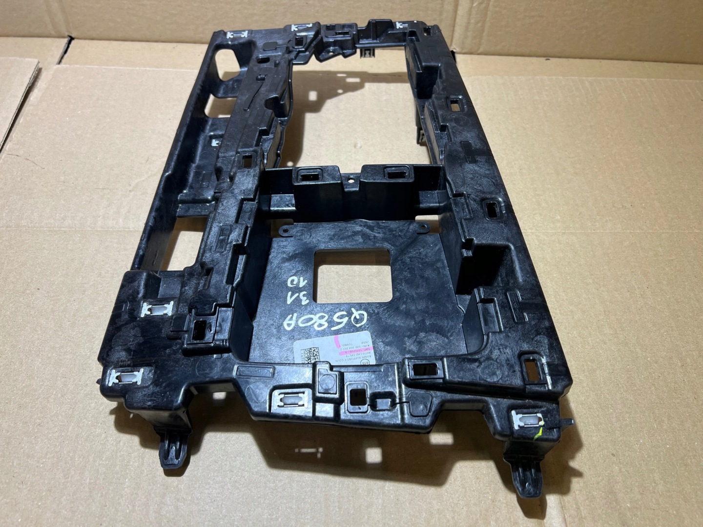 AUDI Q5 80A frame consoles TUNELU SRODKOWEGO 80B864261C