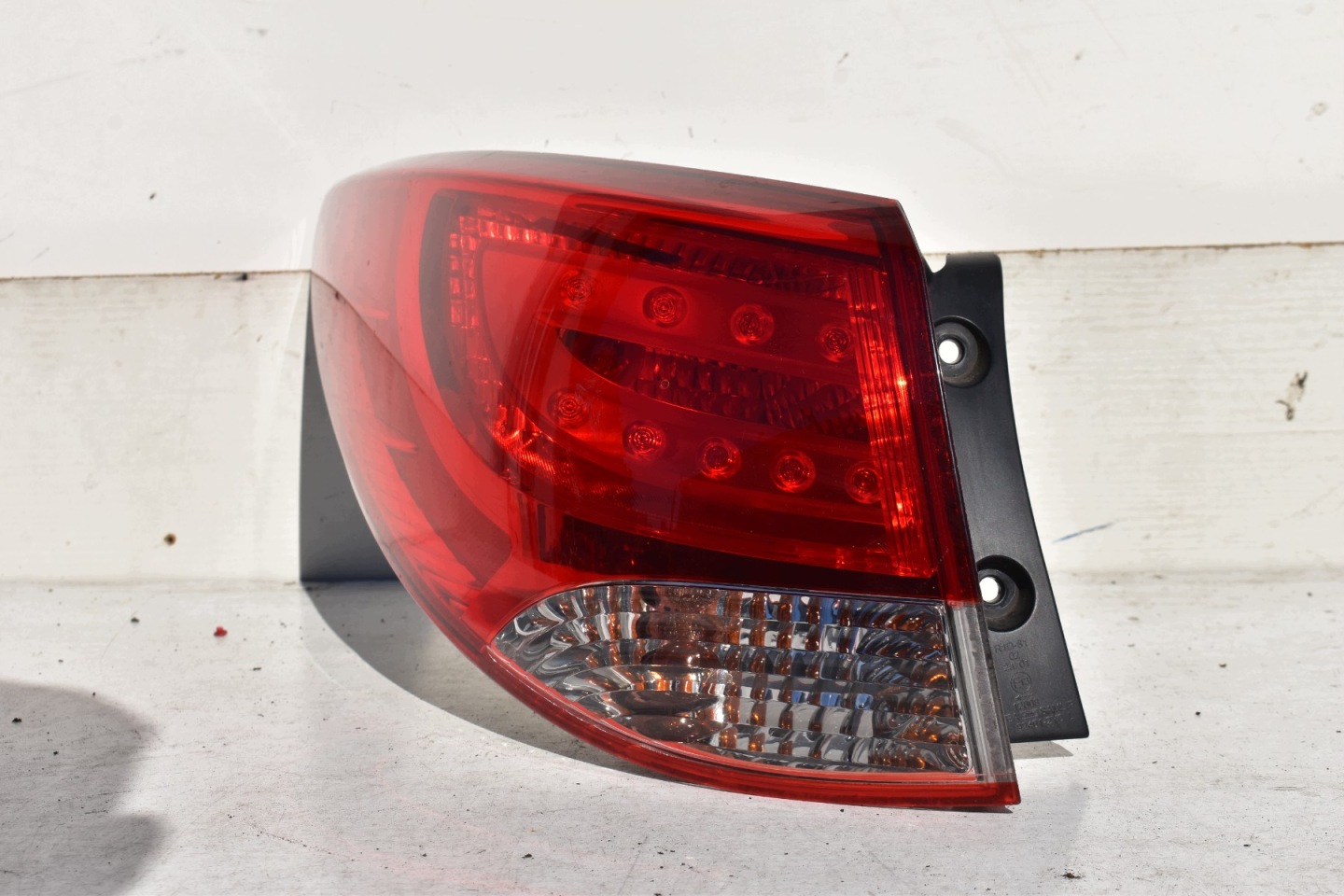 light left rear part HYUNDAI IX35 2010-2015R 92401-2Y0 EU