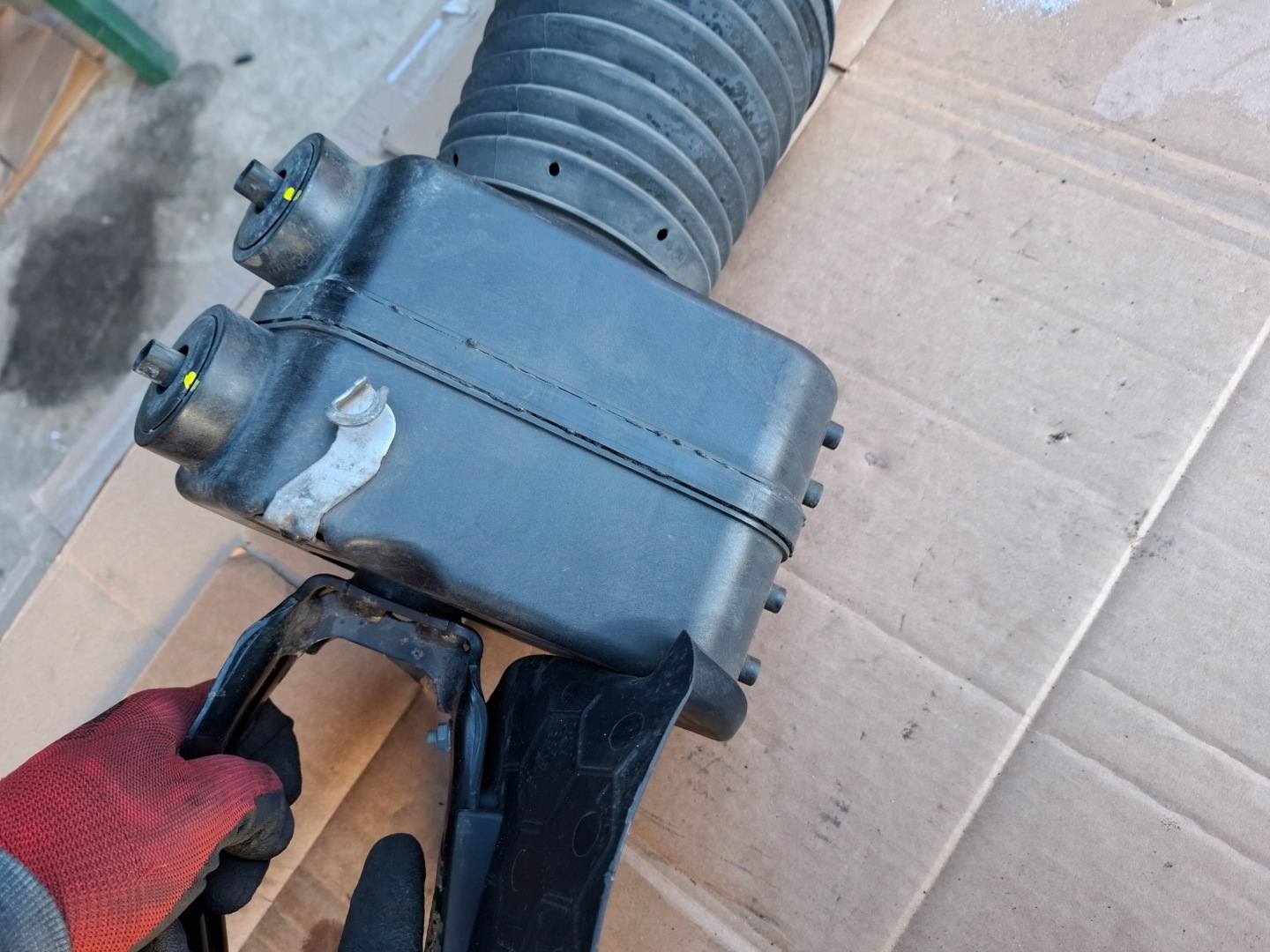 shock absorber left front PORSCHE TAYCAN 9J1616037E 23r