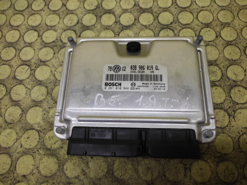 VW PASSAT B5 1.9 TDI control unit of the engine 0281010944