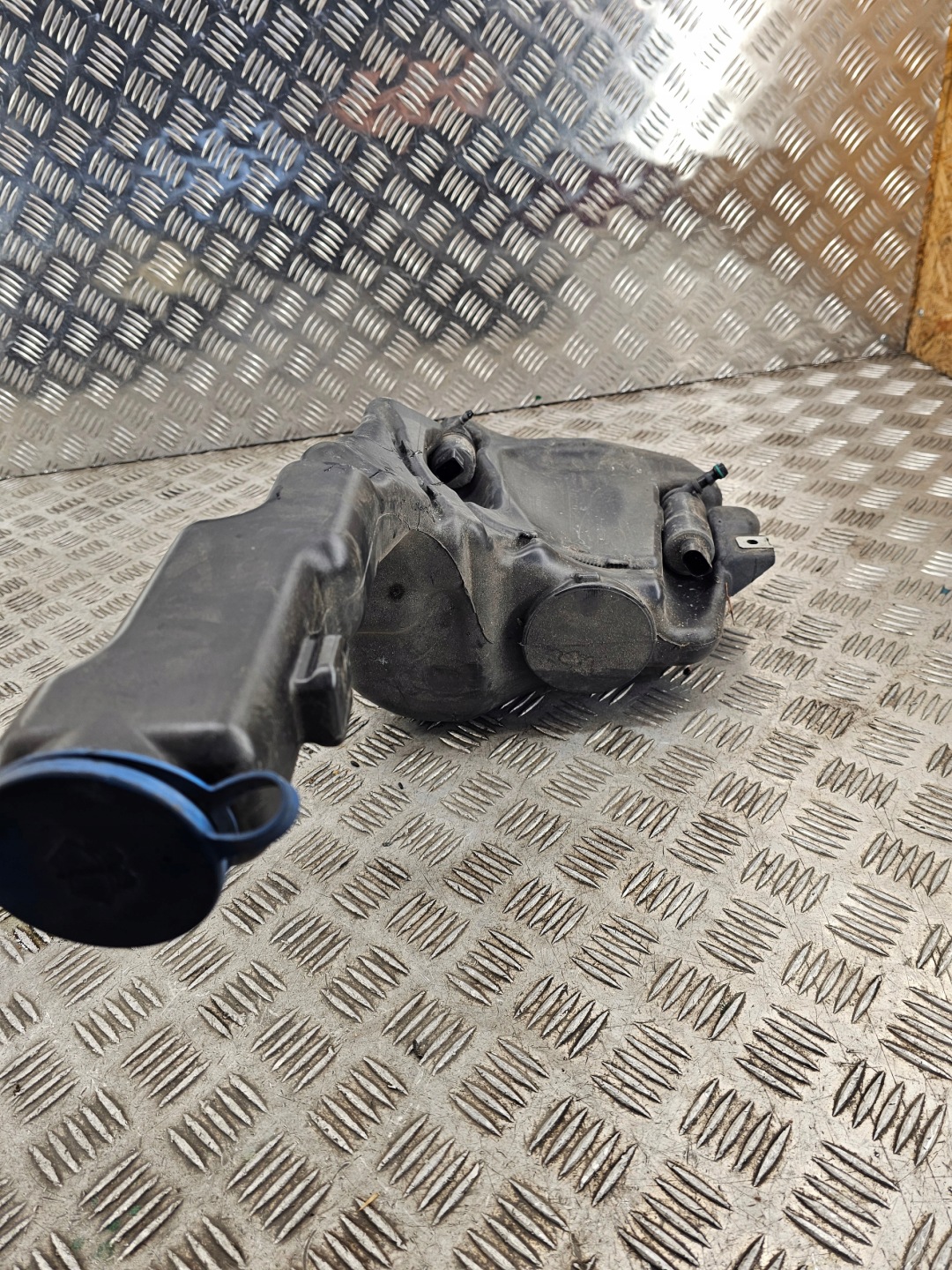 washer fluid tank MERCEDES 204 A2048601960