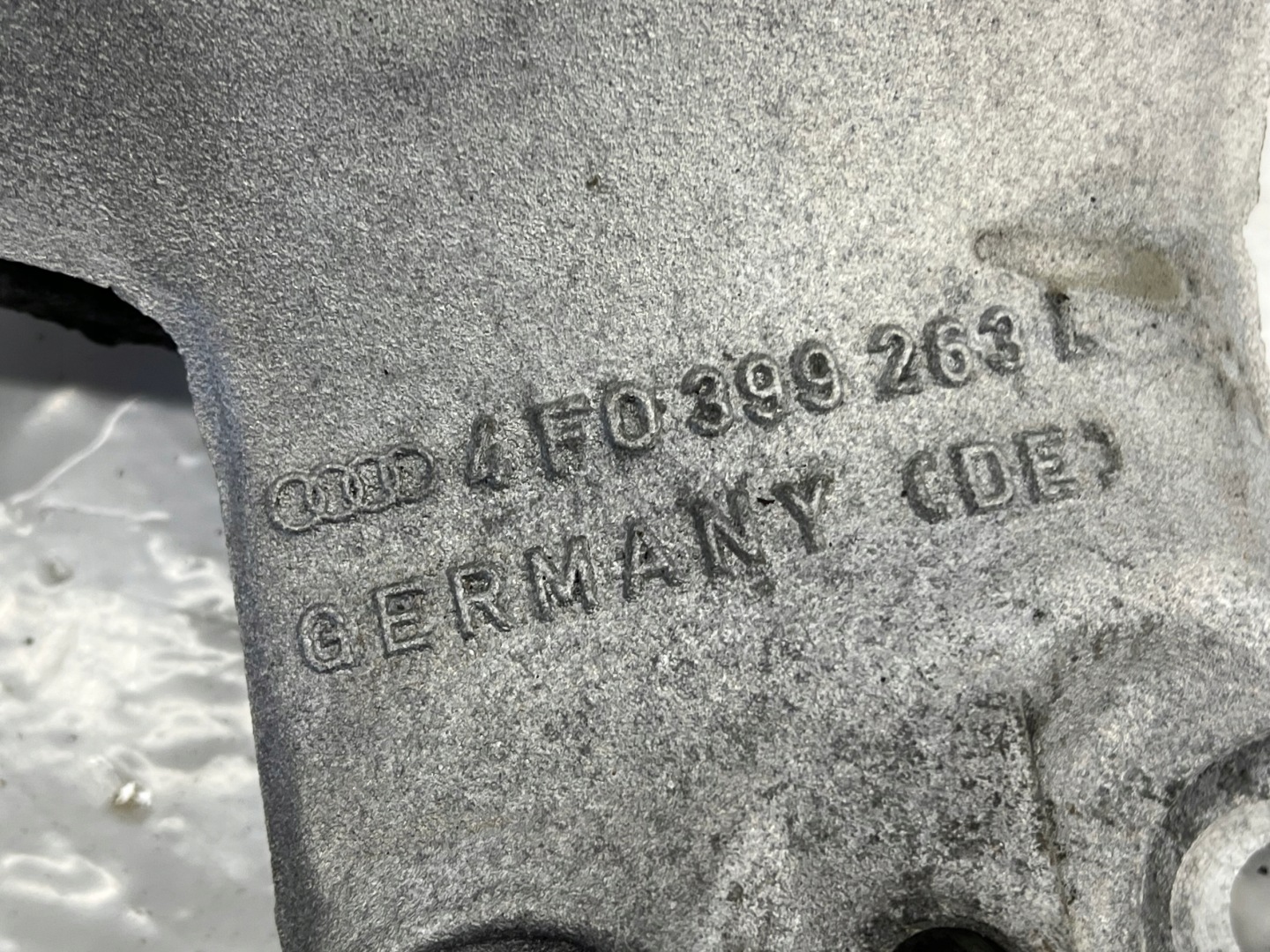 AUDI A6 C6 2.0 TDI Supporto staffa cambio ingranaggi 4F0399263L