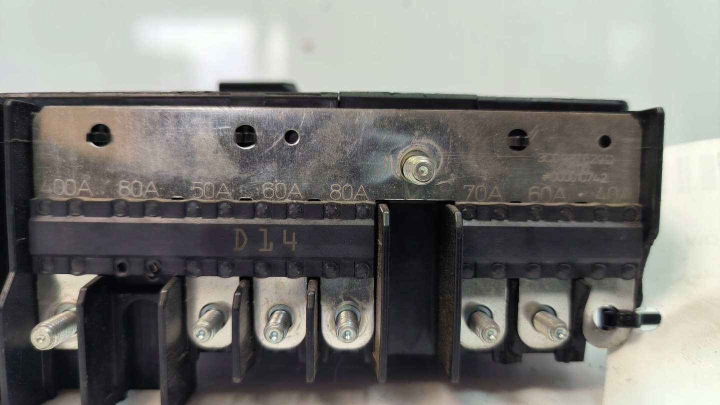 Kasten der Sicherungen 3C0937125A AUDI Q3 8U