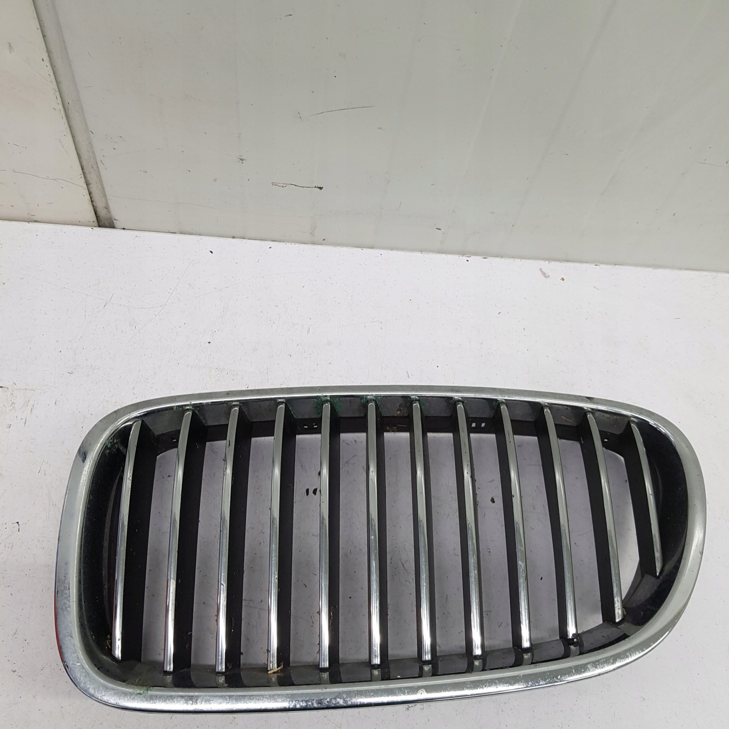 grid of a bumper left BMW F10 51137200727