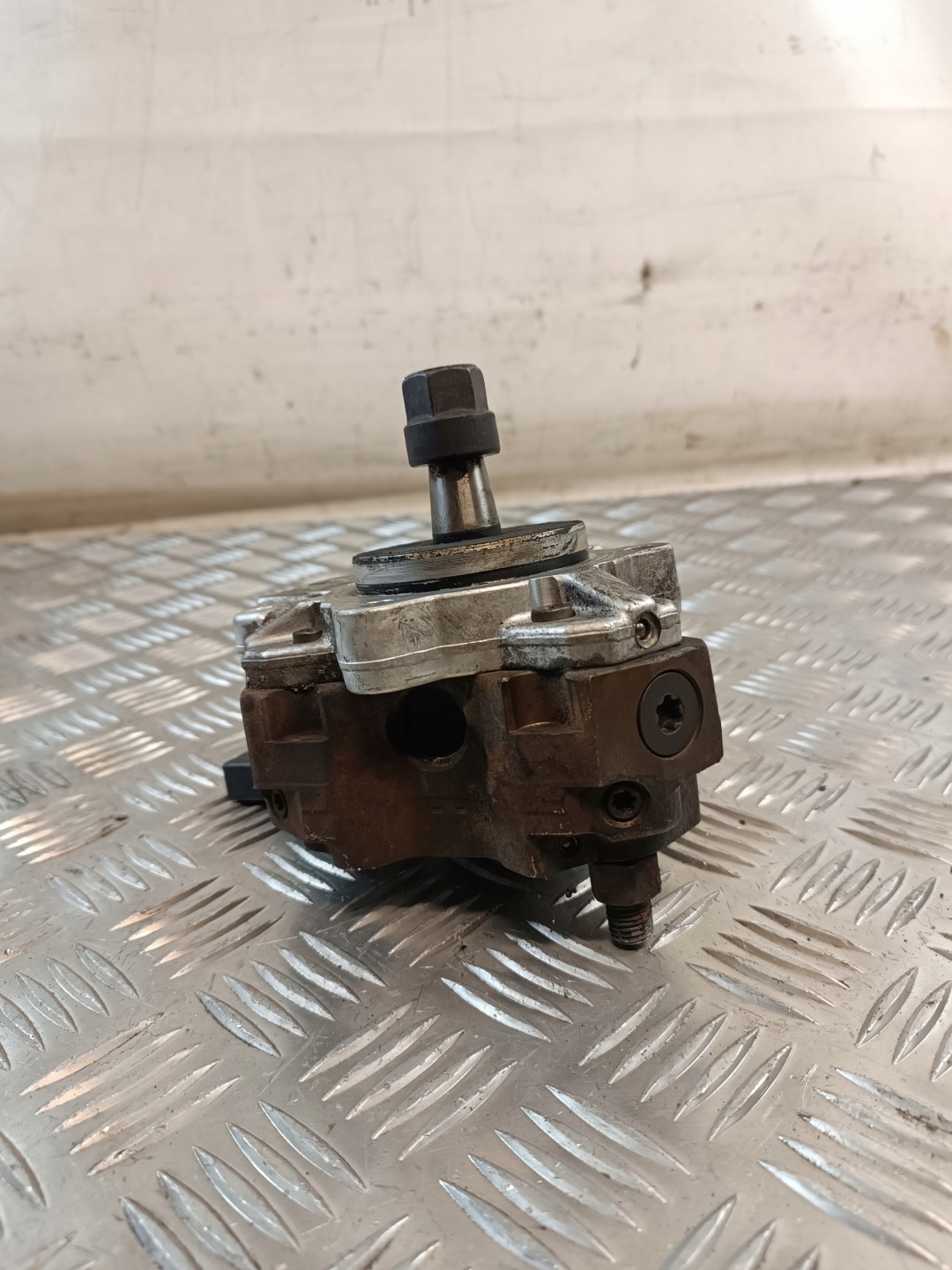 injection pump BMW E60 2.0D 2006r 0445010045