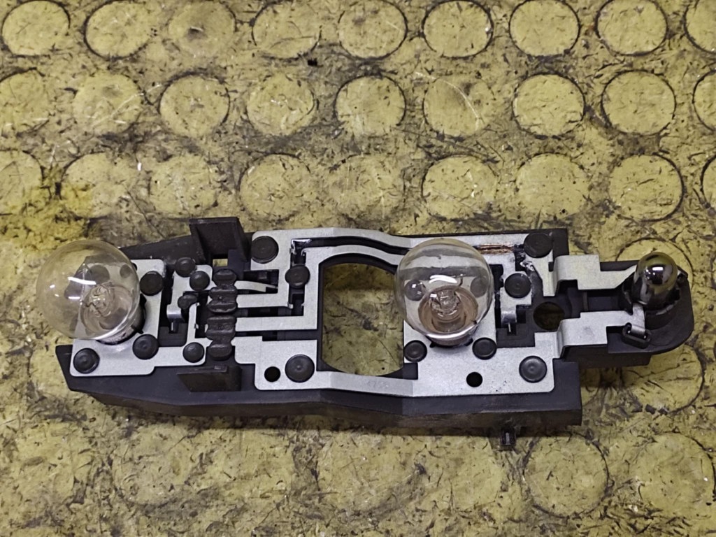 RENAULT LAGUNA II light left rear part to the bonnet