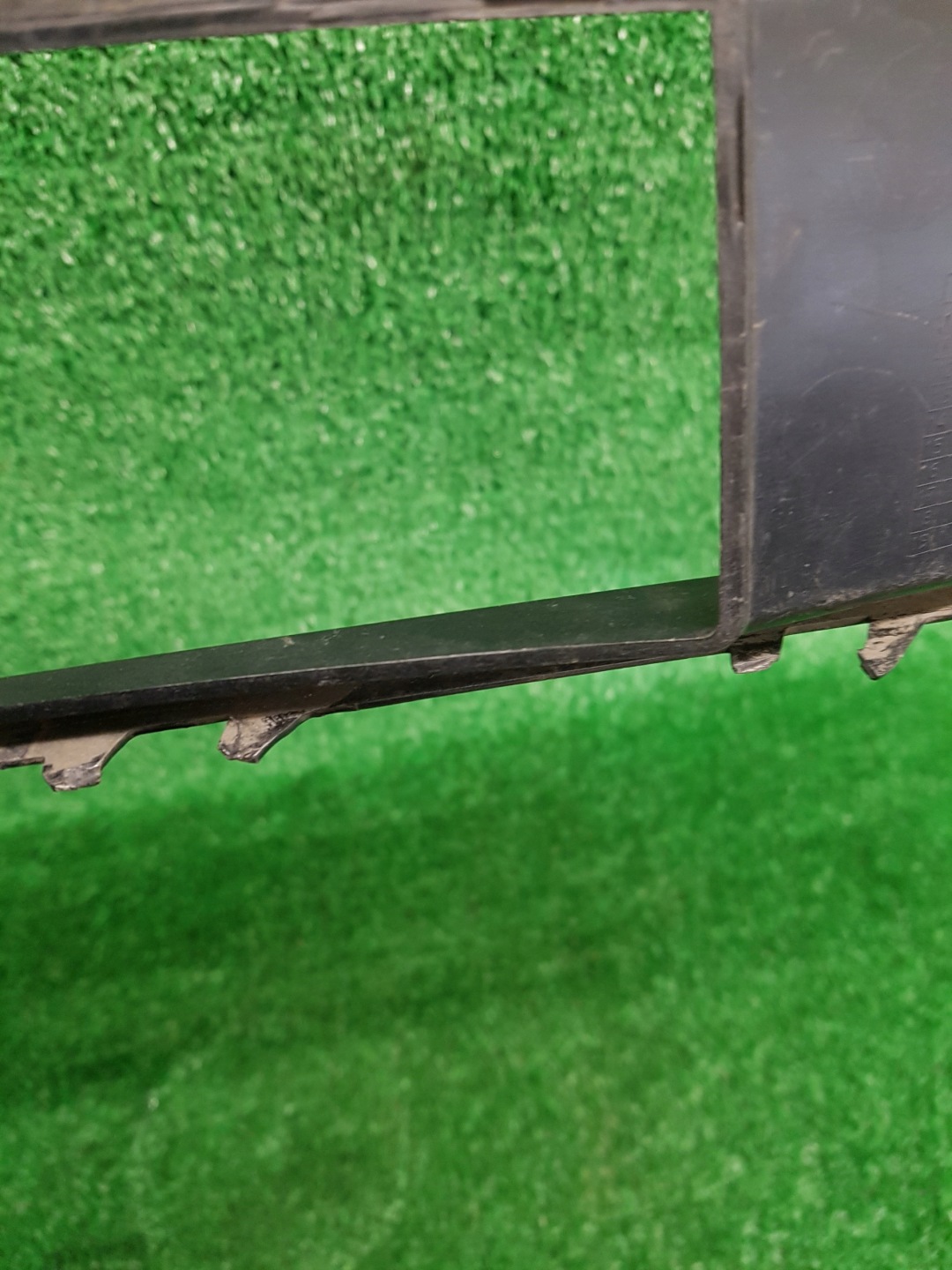 grid of a bumper left VOLKSWAGEN BEETLE 5C5853665E