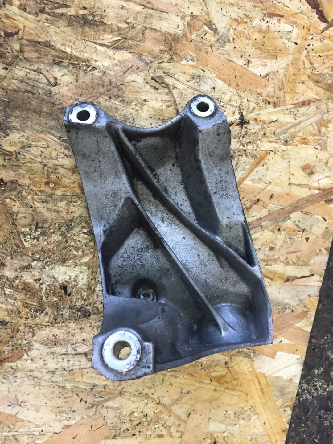 AUDI Q7 TOUAREG holder engine mount 7L8199308B
