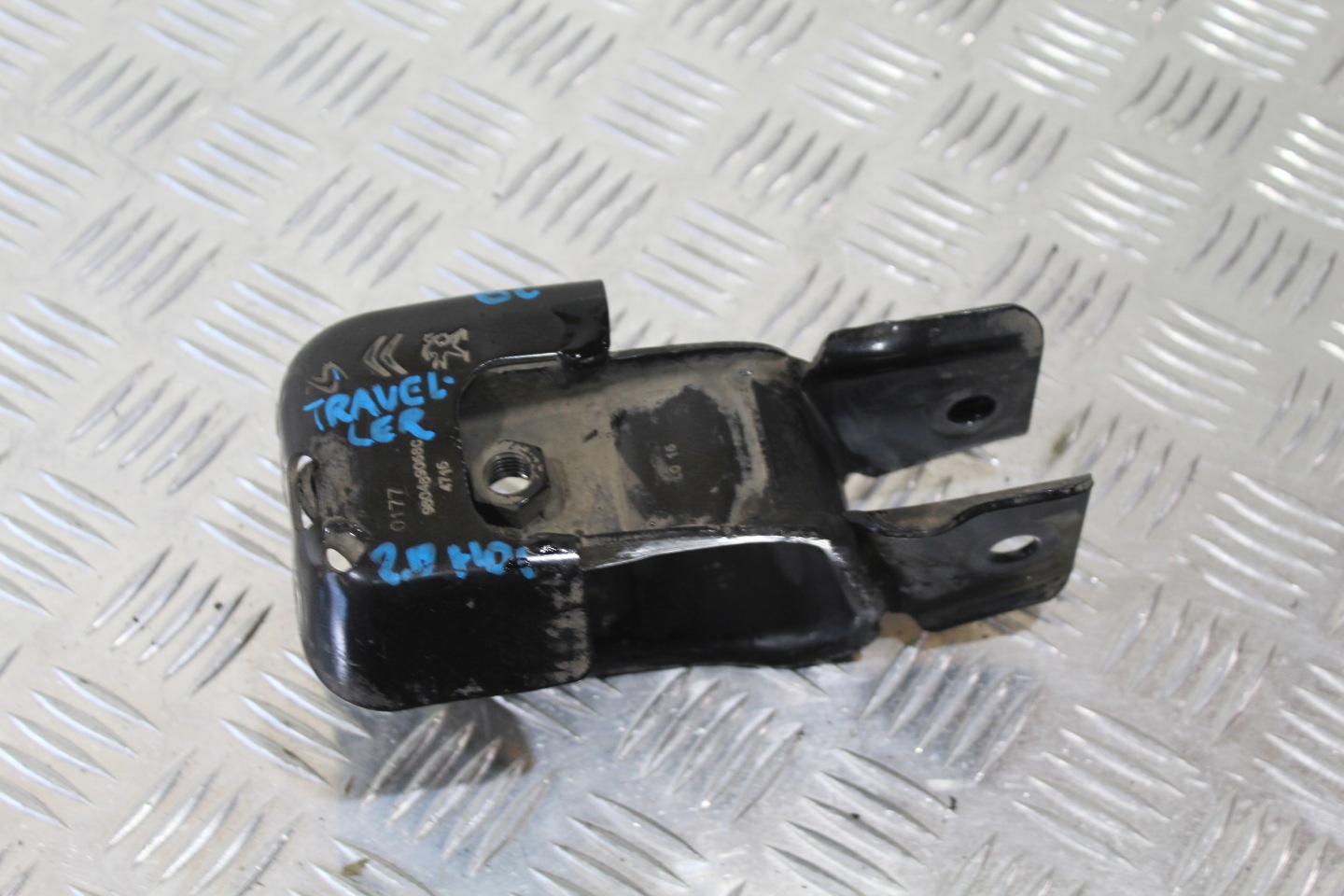 Patte fixation support moteur TRAVELLER EXPERT III