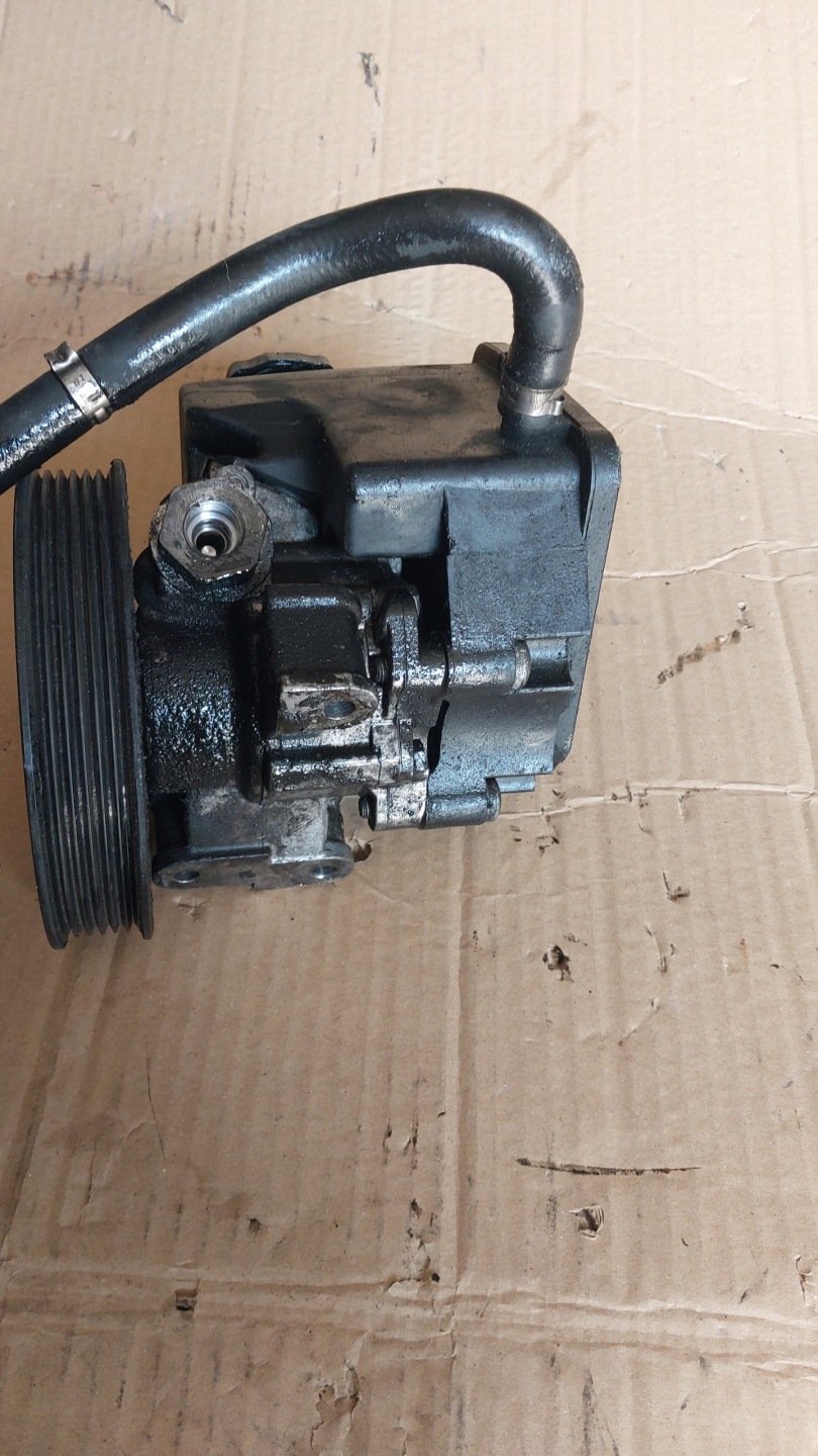 Mercedes W204 OM646 servo pump A0044667001