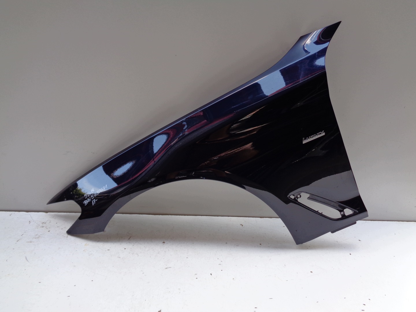 fender left front BMW 5 G30 G31 17- NR 52418