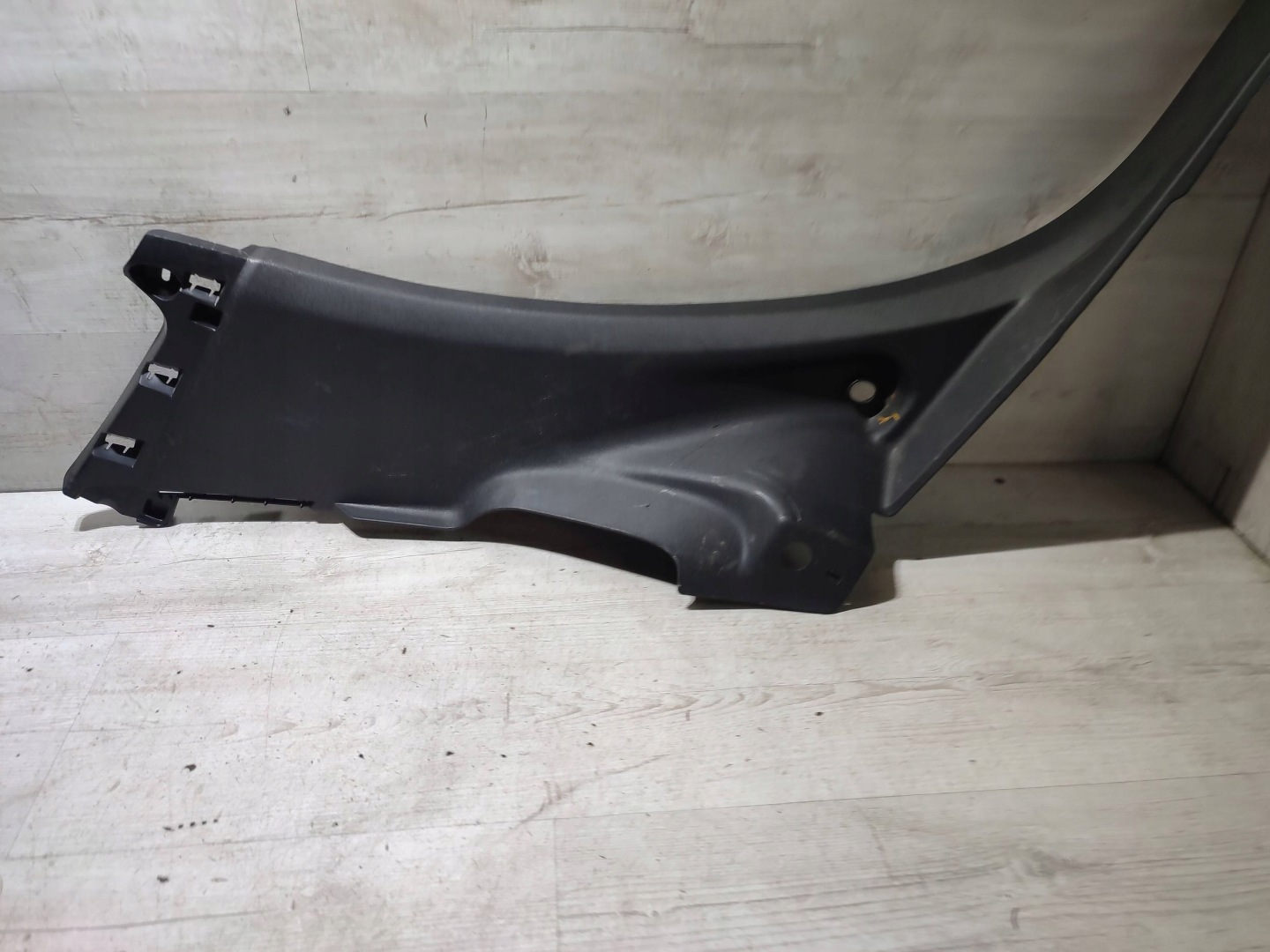 Peugeot 2008 and 2018 rear part side left moulding threshold cap
