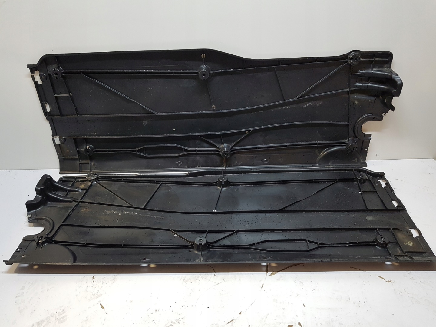 SKODA KAMIQ motor cover right 2Q0825202A